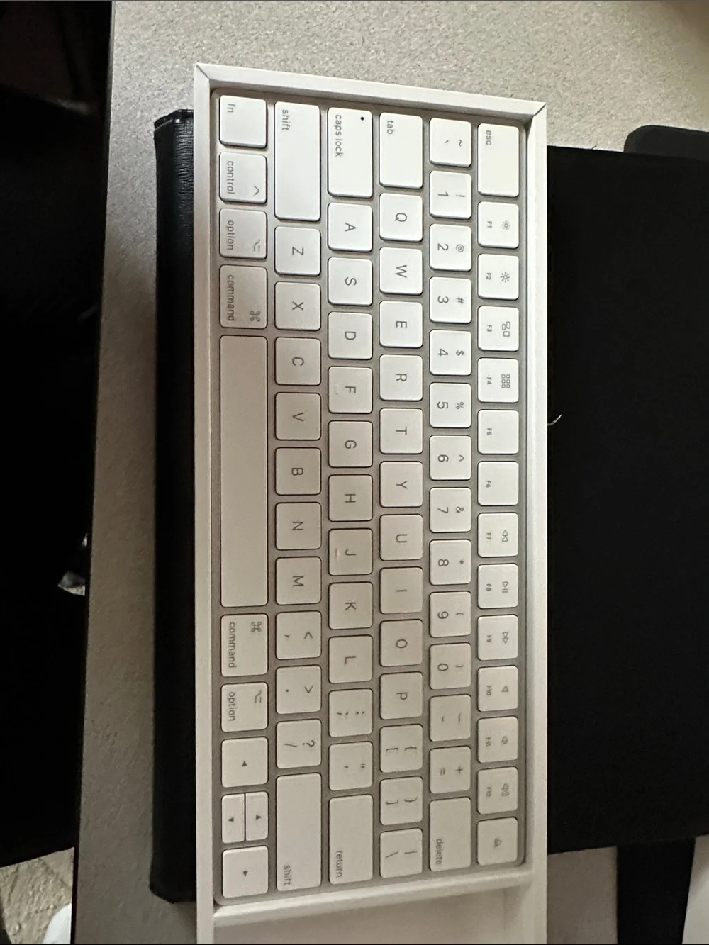 Apple Wireless Keyboard - White and Silver